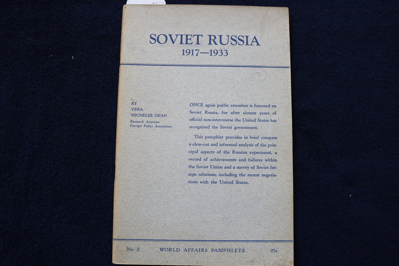 1933 SOVIET RUSSIA 1917-1933 SOFTCOVER BOOK BY VERA MICHELES DEAN - K 1583