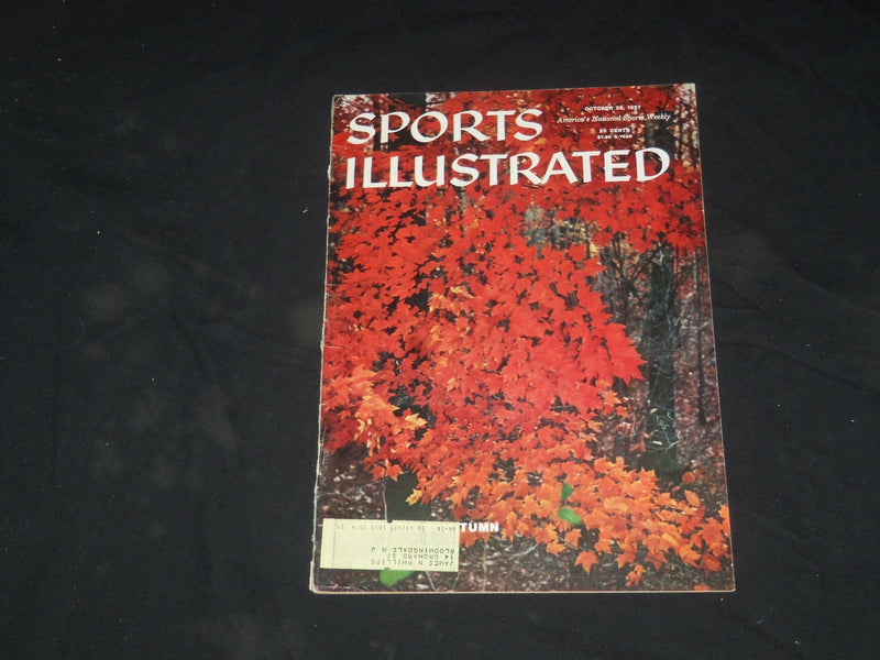 1957 OCTOBER 28 SPORTS ILLUSTRATED MAGAZINE - AUTUMN LEAVES - SP 8855