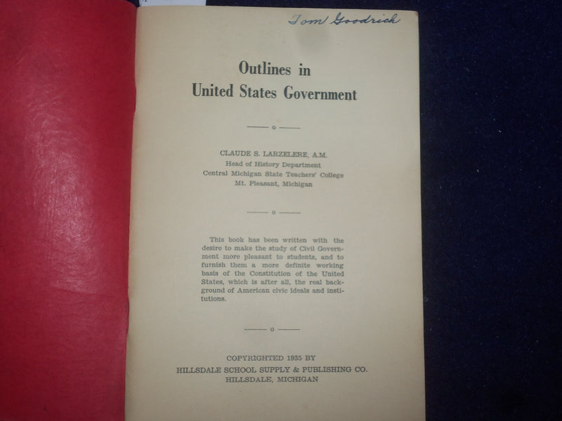 1935 OUTLINES IN UNITED STATES GOVERNMENT ARRANGED BY CLAUDE LARZELERE - J 9490