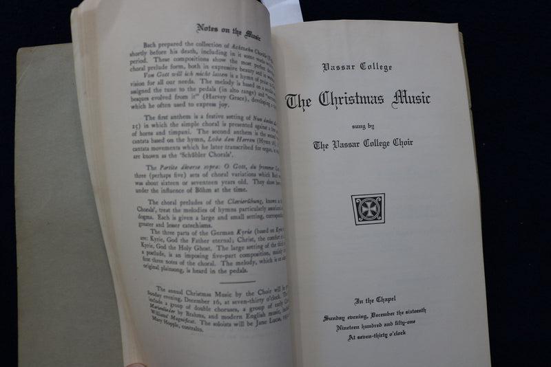 1951-1952 VASSAR COLLEGE CHAPEL PROGRAMS SOFTCOVER BOOK - K 867