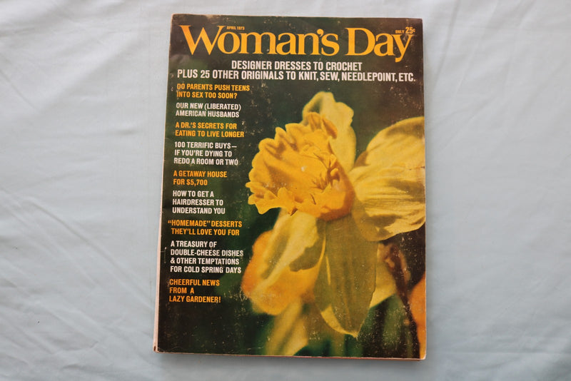 1973 APRIL WOMAN'S DAY MAGAZINE - A BEAUTIFUL FLOWER COVER - E 26693