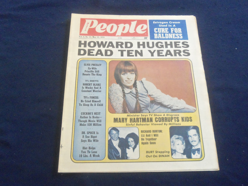1976 MAY 23 MODERN PEOPLE NEWSPAPER - HOWARD HUGHES DEAD TEN YEARS - NP 5697