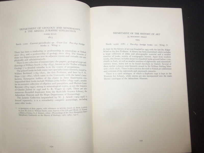 1972 OXFORD LIBRARIES OUTSIDE THE BODLEIAN SOFTCOVER BOOK BY PAUL MORGAN-KD 9300