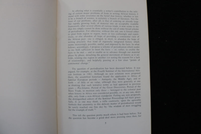 1965 CAN WE WRITE AFRICAN HISTORY? SOFTCOVER BOOK BY BASIL DAVIDSON - K 3519