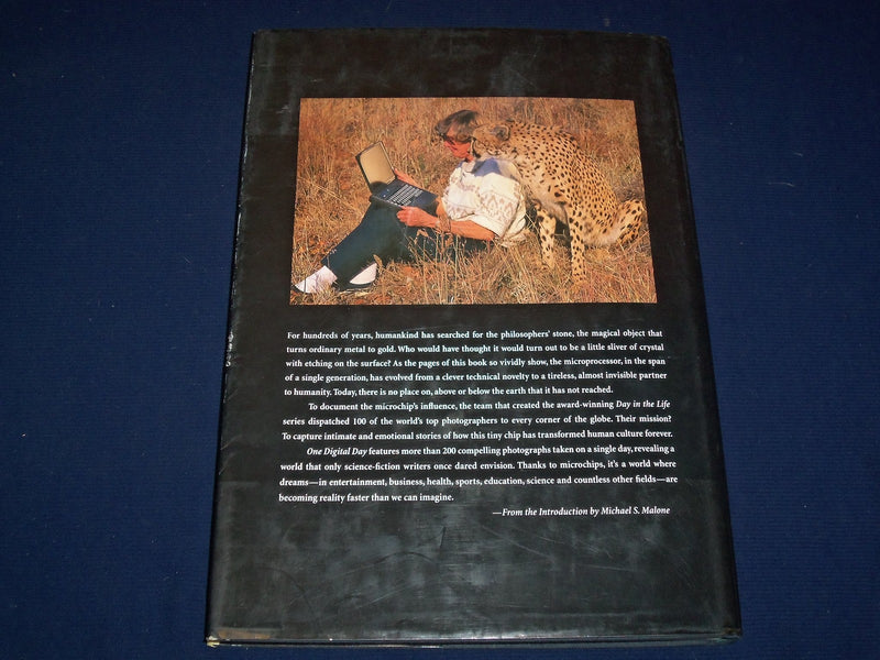 1998 ONE DIGITAL DAY BOOK BY RICK SMOLAN - GREAT PLATES - 223 PAGES - KD 2735