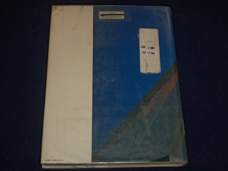 1982 WASHINGTON D. C. HARDCOVER BOOK BY J. C. SUARES- KD 2810