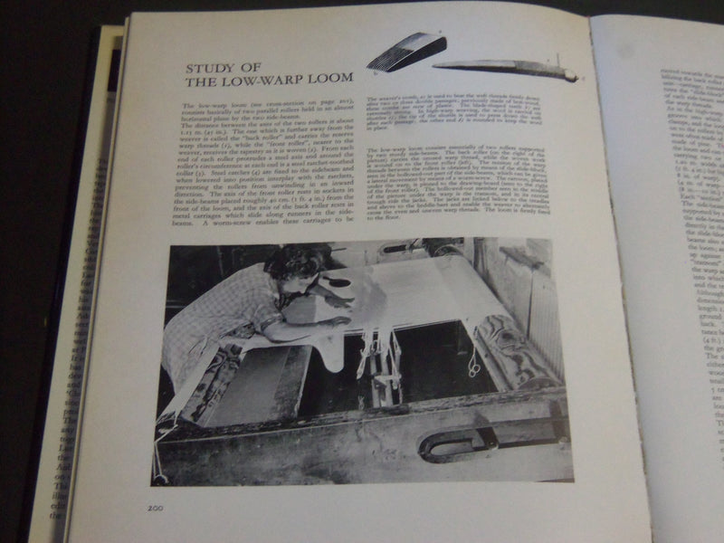 1977 THE BOOK OF TAPESTRY HARDCOVER BOOK - NICE PRINTS - I 527
