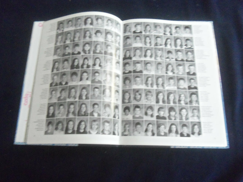2008 SILVERBROOK MIDDLE SCHOOL YEARBOOK - WEST BEND, WISCONSIN - YB 2826