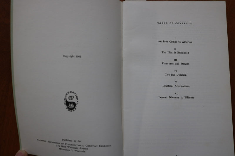 1962 THE DILEMMA OF CONGREGATIONALISM SOFTCOVER BOOK BY HOWARD CONN - K 3176