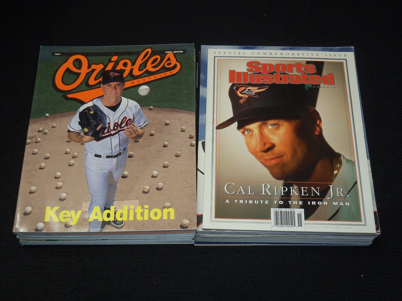 BALTIMORE ORIOLES BASEBALL PUBLICATIONS - 21 PIECES - O 3820