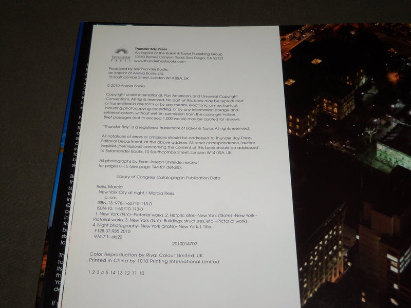2010 NEW YORK CITY AT NIGHT CITY THAT NEVER SLEEPS BOOK BY JOSEPH & REISS- D 132