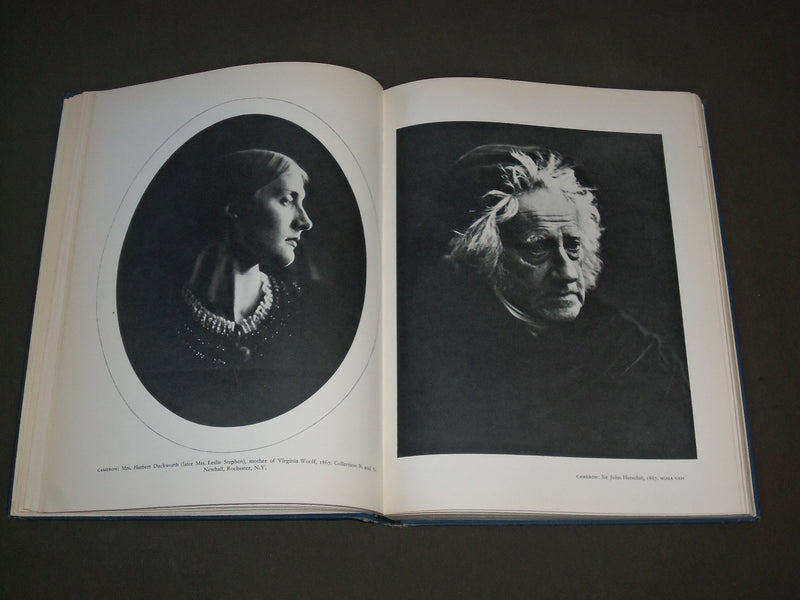 1964 THE HISTORY OF PHOTOGRAPHY BY BEAUMENT NEWHALL - NEW YORK - KD 3907