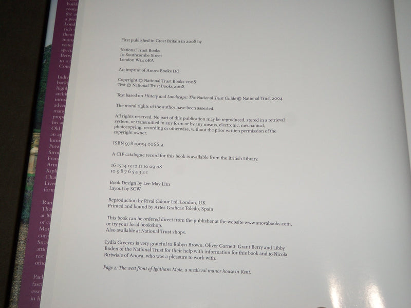 2008 HOUSES OF THE NATIONAL TRUST BOOK BY LYDIA GREEVES - D 138