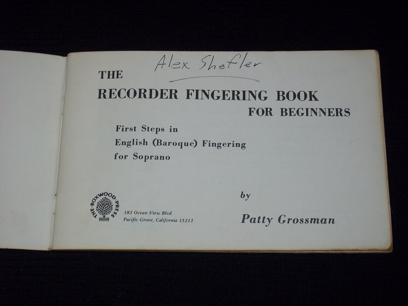1957 RECORDER FINGERING SOFTCOVER BOOK BY PATTY GROSSMAN - J 7132