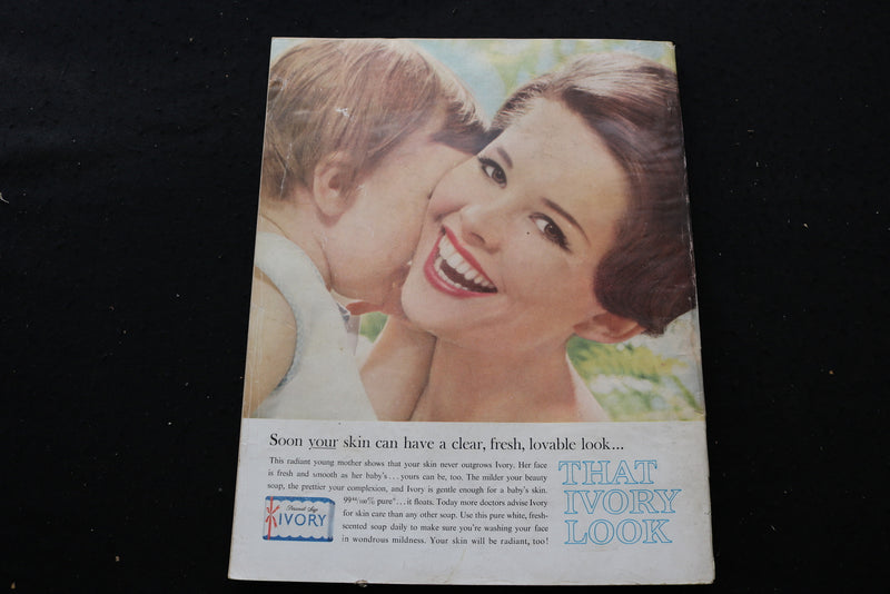 1960 OCTOBER MCCALL'S MAGAZINE - MOTHER AND BABY COVER - E 9770