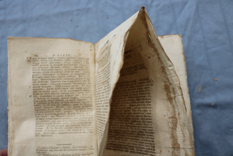 1821 T. LIVII PATAVINI SOFTCOVER BOOK - TOMIS III - LATIN- KD 9593