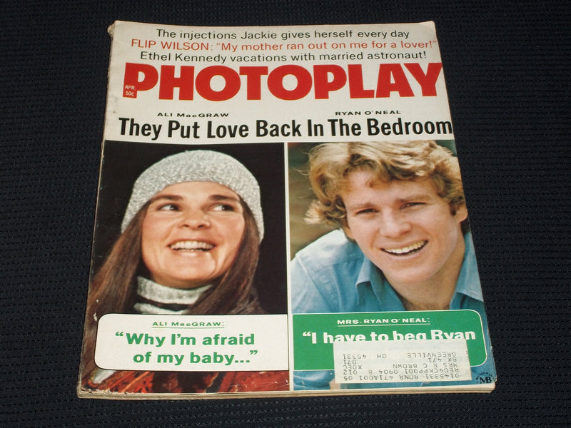 1971 APRIL PHOTOPLAY MAGAZINE - RYAN O'NEAL & ALI MACGRAW FRONT COVER - E 1767