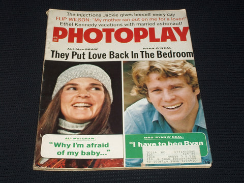 1971 APRIL PHOTOPLAY MAGAZINE - RYAN O'NEAL & ALI MACGRAW FRONT COVER - E 1767