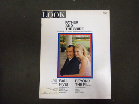 1971 JUNE 15 LOOK MAGAZINE - RICHARD & TRISH NIXON - ST 2943