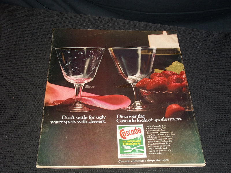 1968 NOVEMBER MCCALL'S MAGAZINE - NICE COLOR COVERS & ADS - E 1170
