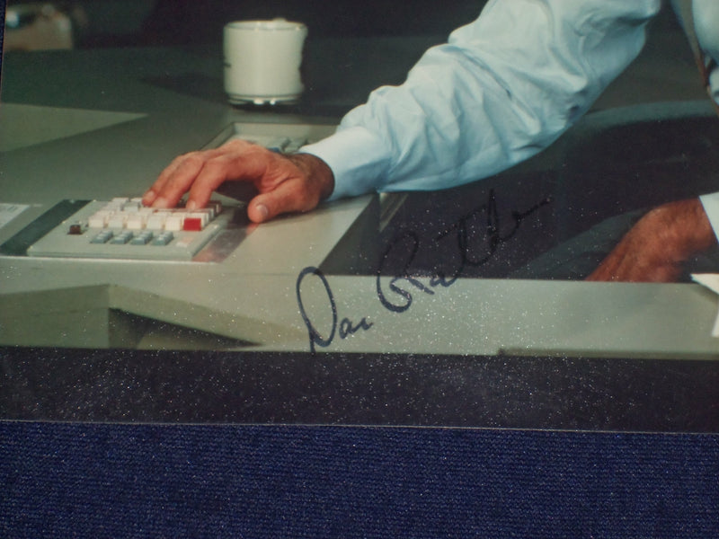 DAN RATHER AUTOGRAPHED PHOTOGRAPH - J 6044