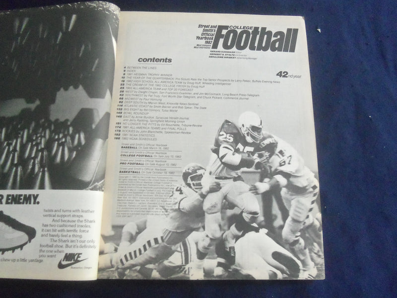 1982 STREET & SMITH'S COLLEGE FOOTBALL MAGAZINE - JOHN ELWAY COVER - B 4179G