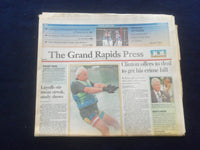 1994 AUG 16 THE GRAND RAPIDS PRESS NEWSPAPER - CLINTON CRIME BILL DEAL - NP 6112