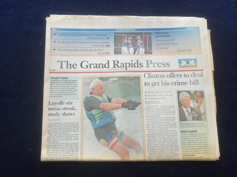 1994 AUG 16 THE GRAND RAPIDS PRESS NEWSPAPER - CLINTON CRIME BILL DEAL - NP 6112