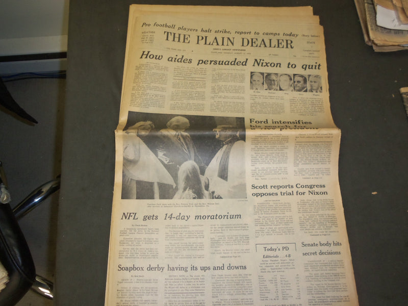 1974 AUGUST 12 THE PLAIN DEALER NEWSPAPER - HOW AIDES PERSUADED NIXON - NP 3283