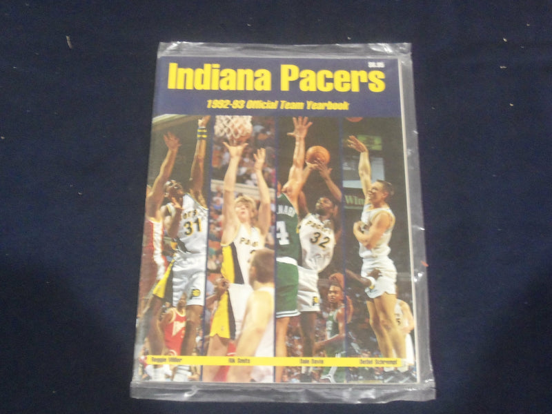 1992-1993 INDIANA PACERS YEARBOOK - ST 5346F
