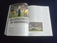2013 LINDY'S SPORTS NOTRE DAME MAGAZINE - FIGHTING IRISH IN THE HUDDLE - ST 7160