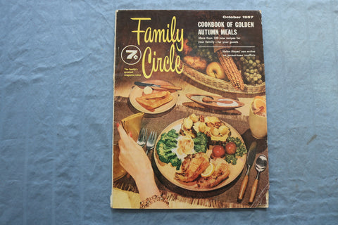 1957 OCTOBER FAMILY CIRCLE MAGAZINE - COOKBOOK OF AUTUMN MEALS COVER - ST 6921D