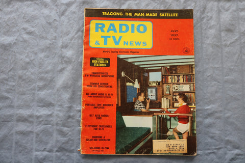 1957 JULY RADIO & TV NEWS MAGAZINE - MAN-MADE SALETLLITE COVER - ST 1005C