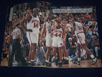 1994-1995 NEW YORK KNICKERBOCKERS OFFICIAL YEARBOOK - GREAT PHOTOS - J 391