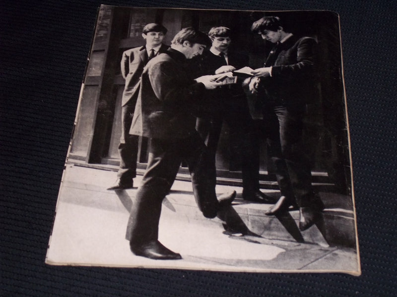 1964 BEST OF THE BEATLES MAGAZINE - THE BEATLES FRONT COVER - E 16088