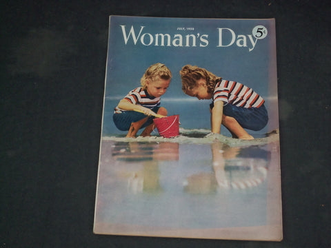 1950 JULY WOMAN'S DAY MAGAZINE - GIRLS PLAYING IN SAND COVER - B 4040