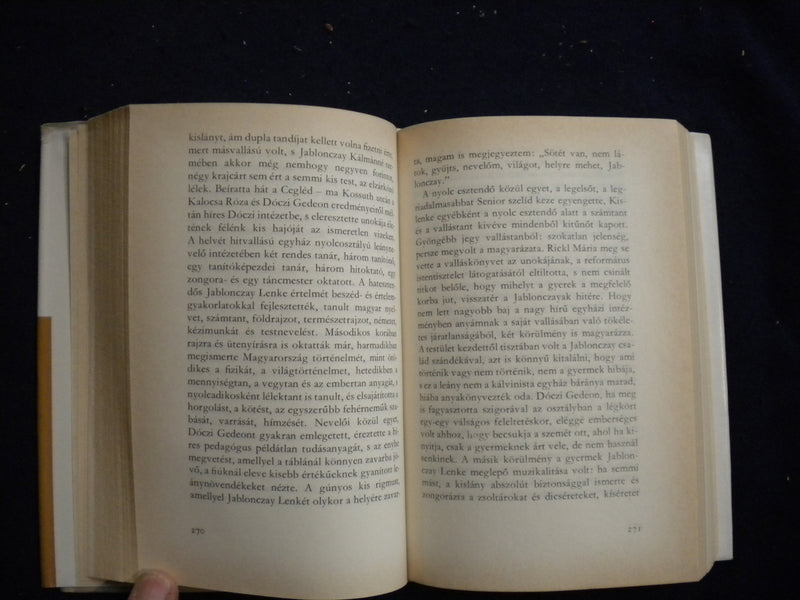 1981 SZABO MAGDA MUVEI HARDCOVER BOOK - HUNGARIAN TEXT - KD 8084