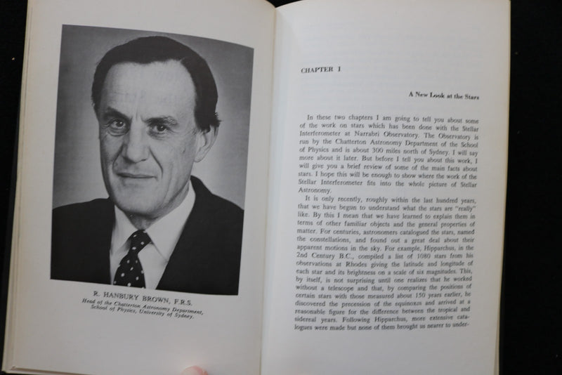 1977 FOCUS ON STARS HARDCOVER BOOK BY H MESSEL & S BUTLER - CARL SAGAN - KD 9756