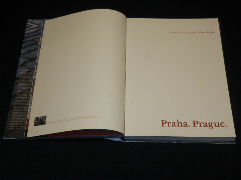 2004 PRAHA - PRAGUE HARDCOVER BOOK BY PAVEL STECHA - CZECH - R 715S