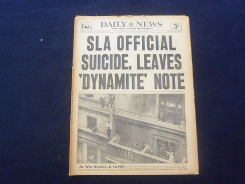 1955 APR 15 NEW YORK DAILY NEWS NEWSPAPER - SLA OFFICIAL SUICIDE, NOTE - NP 6745