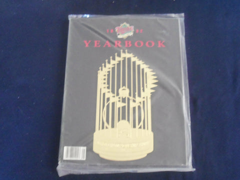 1992 MINNESOTA TWINS YEARBOOK - ST 3398W
