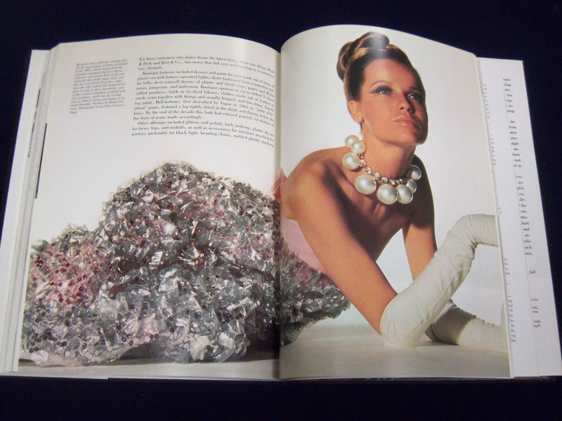 1989 NEW YORK FASHION BY CAROLINE RENNOLDS MILBANK BOOK - NICE PHOTOS - KD 1815