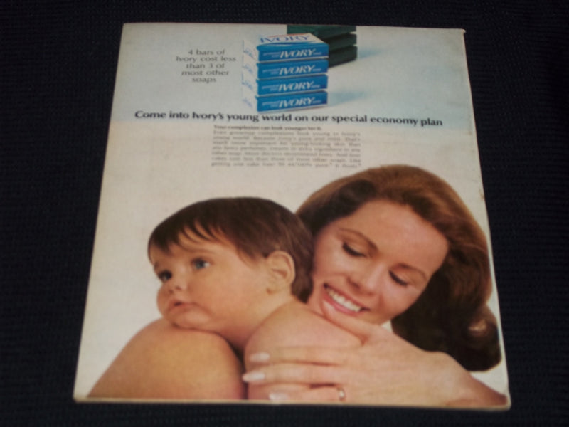 1967 SEPTEMBER PHOTOPLAY MAGAZINE - JACKIE KENNEDY FRONT COVER - E 16641