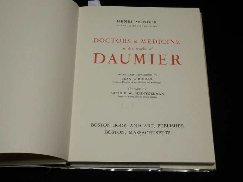 1970 DOCTORS AND MEDICINE WORKS OF DAUMIER BOOK BY JEAN ADHEMAR - R 709O