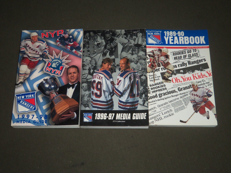 1989-1998 NEW YORK RANGERS YEARBOOKS - MEDIA GUIDES - NICE PHOTOS - O 1733