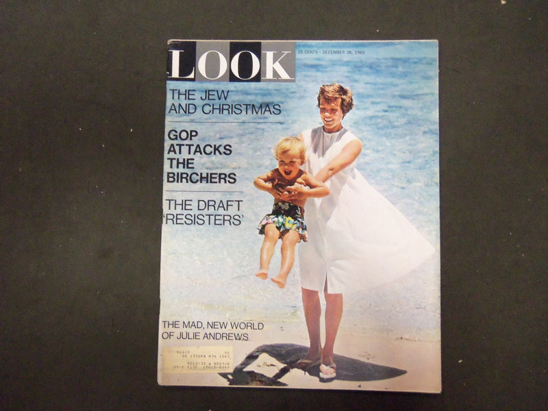 1965 DECEMBER 28 LOOK MAGAZINE - JULIE ANDREWS - ST 2909