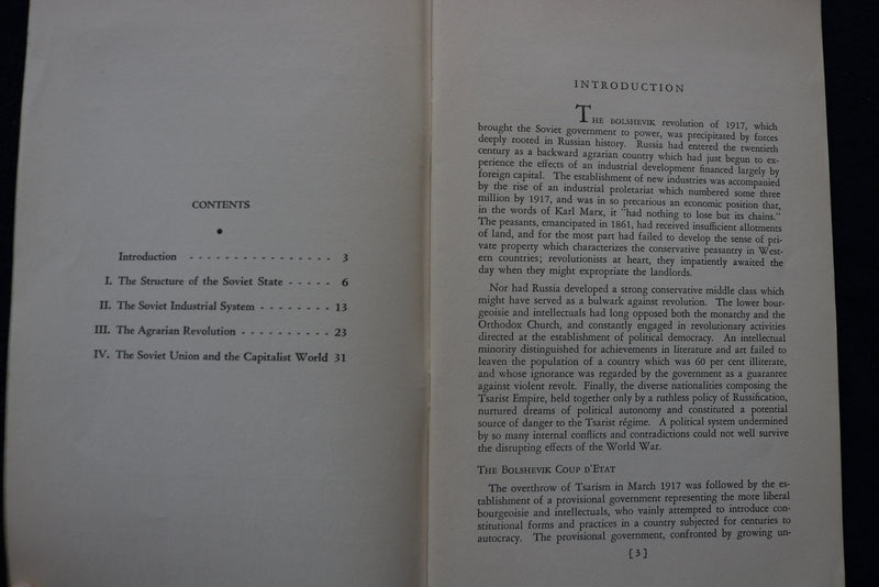 1933 SOVIET RUSSIA 1917-1933 SOFTCOVER BOOK BY VERA MICHELES DEAN - K 1583