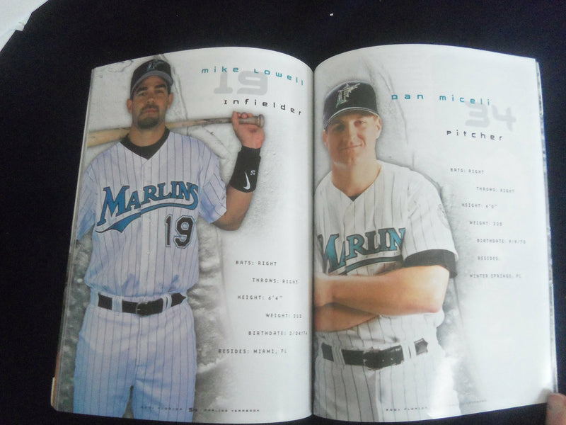 2001 FLORIDA MARLINS YEARBOOK - ST 7100