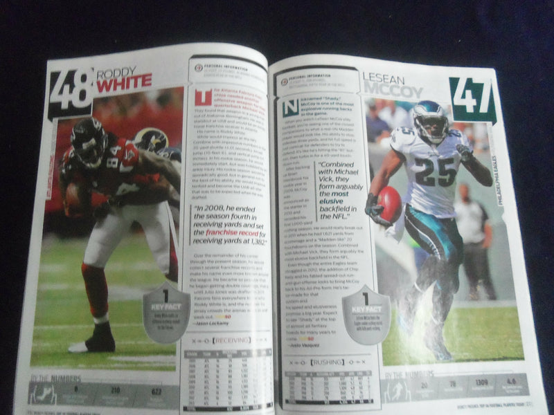 2013 BECKETT ENTERTAINMENT TOP 50 FOOTBALL PLAYERS MAGAZINE - ST 7156