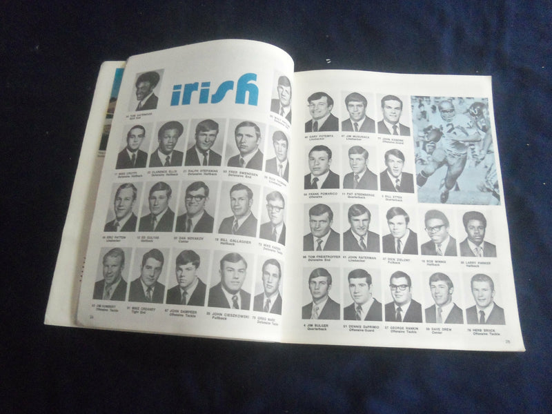 1971 OCTOBER 30 FOOTBALL PROGRAM - NOTRE DAME UNIVERSITY VS NAVY - SP 1213B